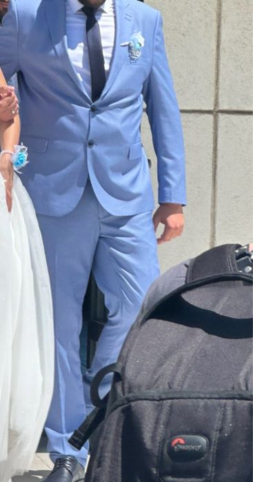 Стилен син костюм