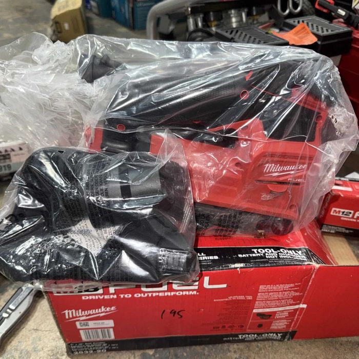 Milwaukee 2832-0 slefuitor cu banda  M18FBTS75