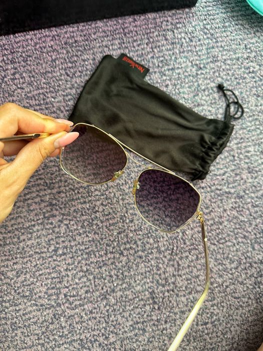 Слънчеви очила с подарък калъф