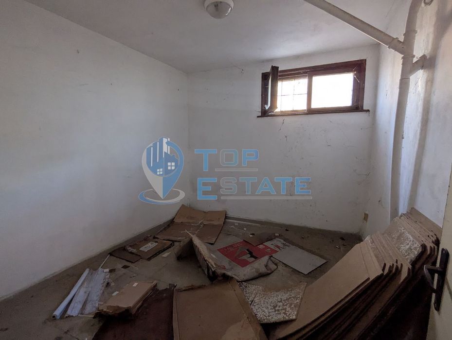 Промишлено помешение на центъра на село Първомайци, област Велико Тър