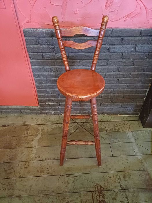 Висок стол за бар