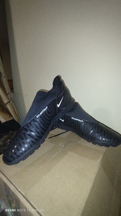 Vand ghete de fotbal Nike phantom