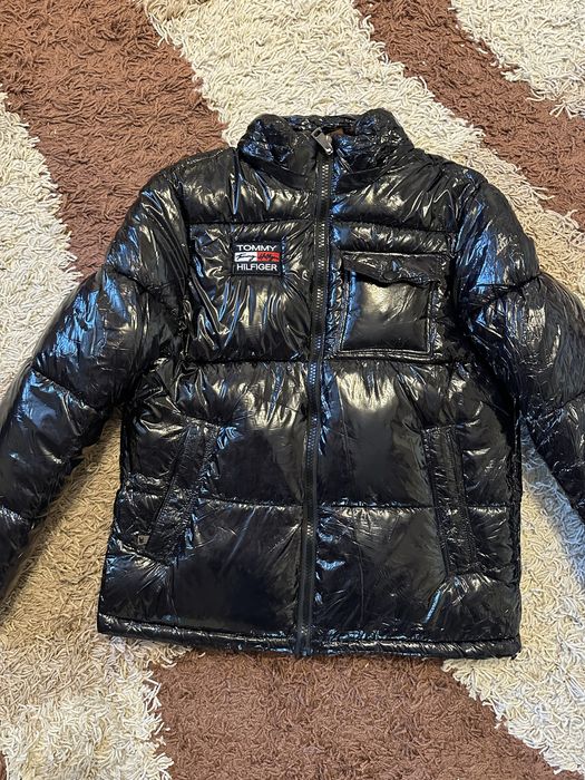 Geaca Tommy Hilfiger neagra lucioasa