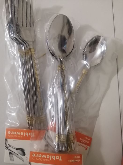 Продам столовый набор новые .