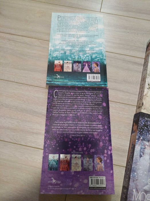 De vanzare 5 volume seria Alegerea de Kiera Cass