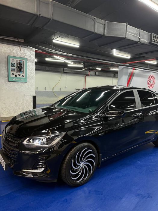 Продается Chevrolet Onix premier plus 2024 год