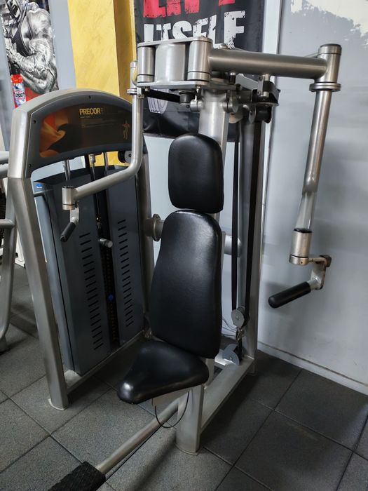 Машина за гърди PRECOR