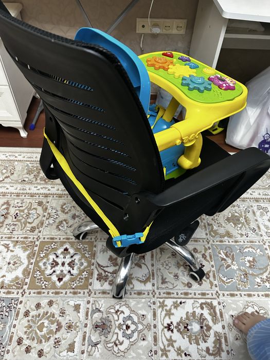 Стульчик и игровой подставкой