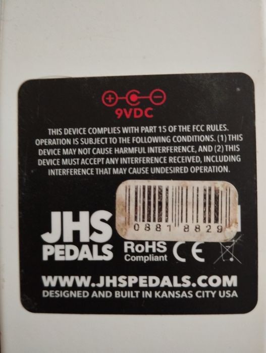 Педали эффектов в открытой коробке