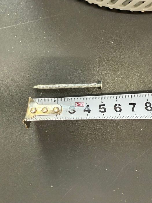 Cuie galvanizate răsucite - 100 de bucăți pe rola