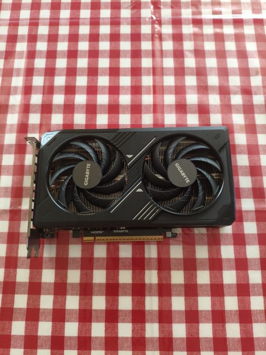 Placă video Gigabyte Rtx 5060 OC 8GB VRAM GDDR7 ca nouă + garanție și factură