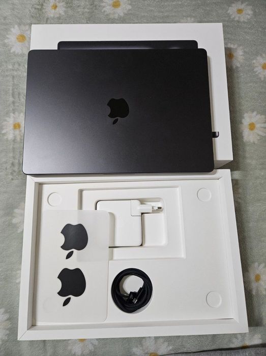 MacBook Pro M3 Pro 14 dyum spaceblack (18GB/512GB) full box sotiladi