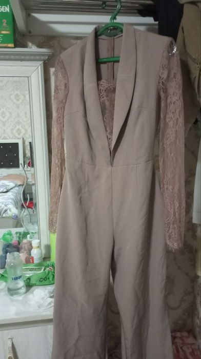 Oqshom libosi  klassik to'ylarga  bazmlarga kiysa boladi