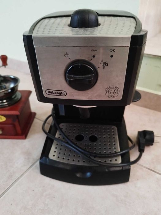 Монитор  ASUS VW202S +  КАФЕ  МАШИНА И  безжична клавиатура logitech