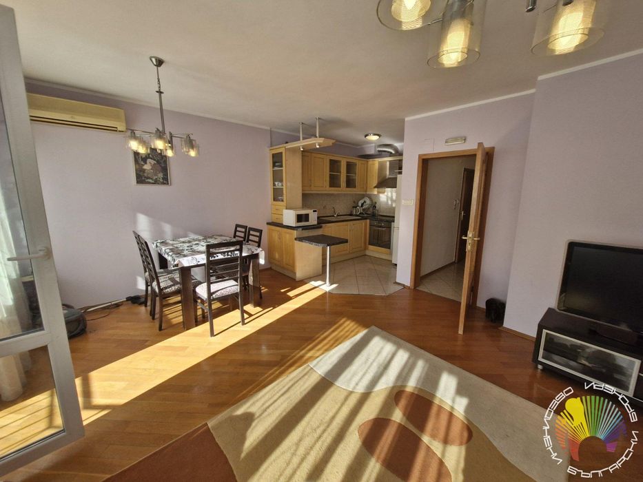 Дава се под наем Тристаен апартамент в Бургас, Център - 110 кв.м за 612 € - Снимка #1