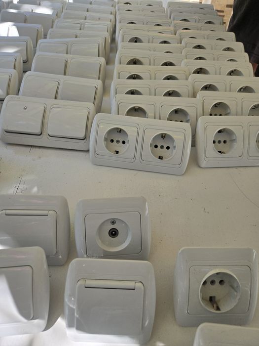 Контакти, ключове, кабелна телевизия