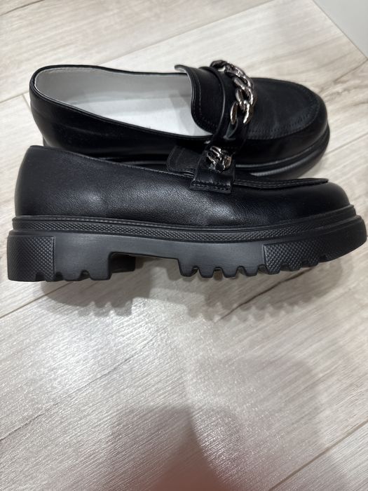 Туфли для девочки продам
