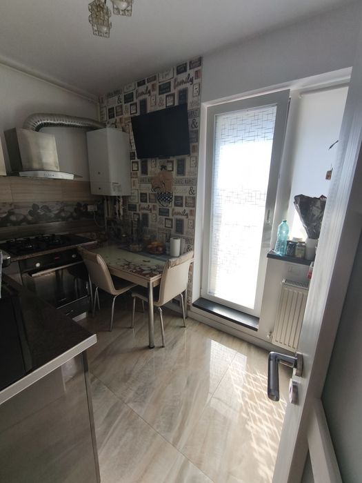 Vând apartament cu 2 cam mobilat/utilat+ parcare — fotografia 3