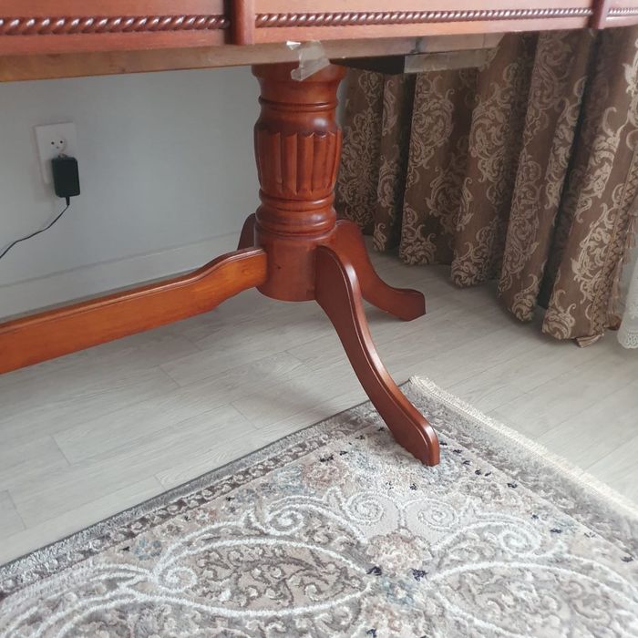 Стол со стульями