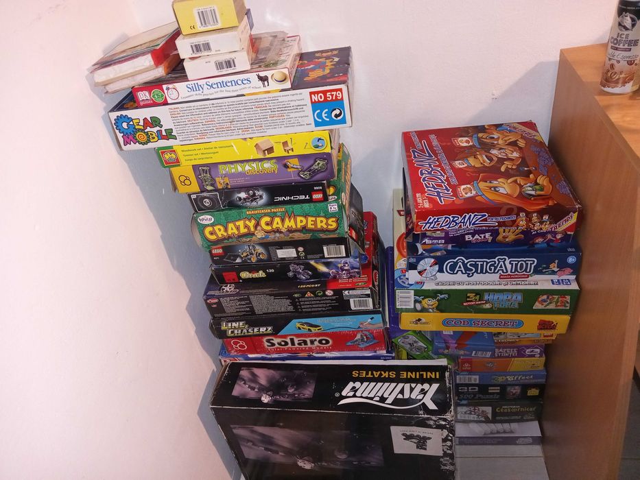 vand carti si jucarii