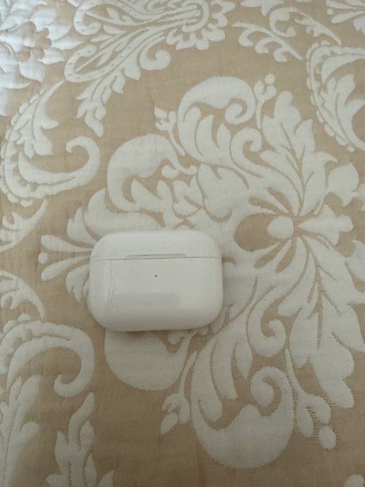 Кейс AirPods Pro 2 поколения, с правым наушником. Чехол в подарок