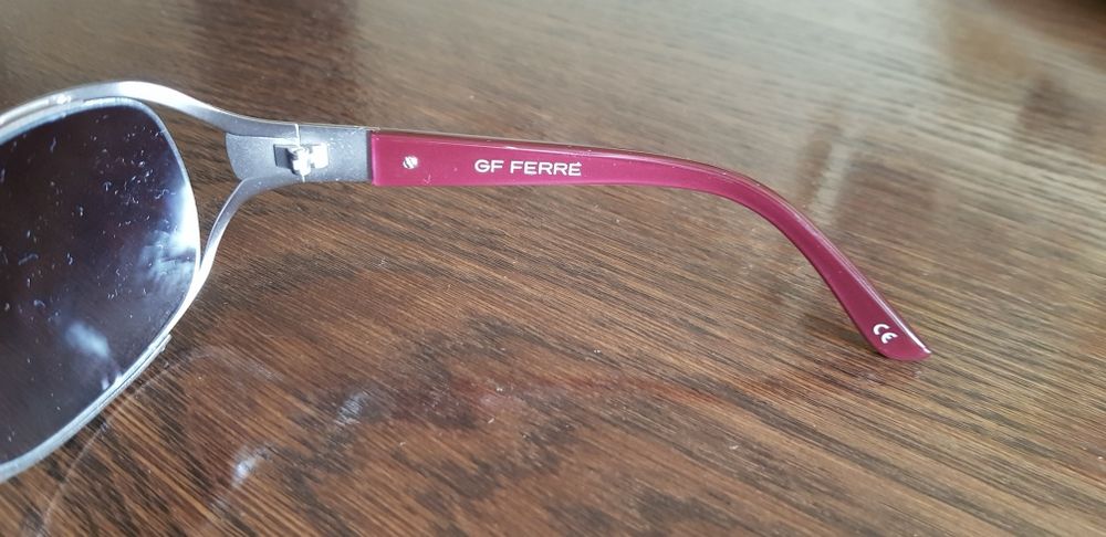 Оригинални слънчеви очила FERRE