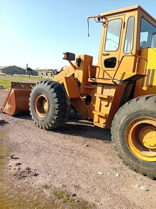 Продается погрузчик 3куб нахолится в отлич