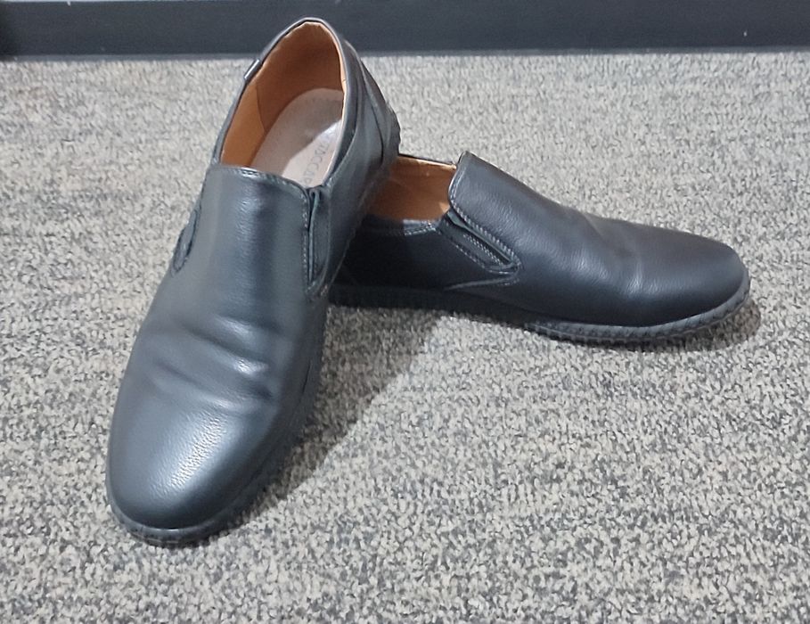 2 куртки, две пары туфель, рубашка и трико