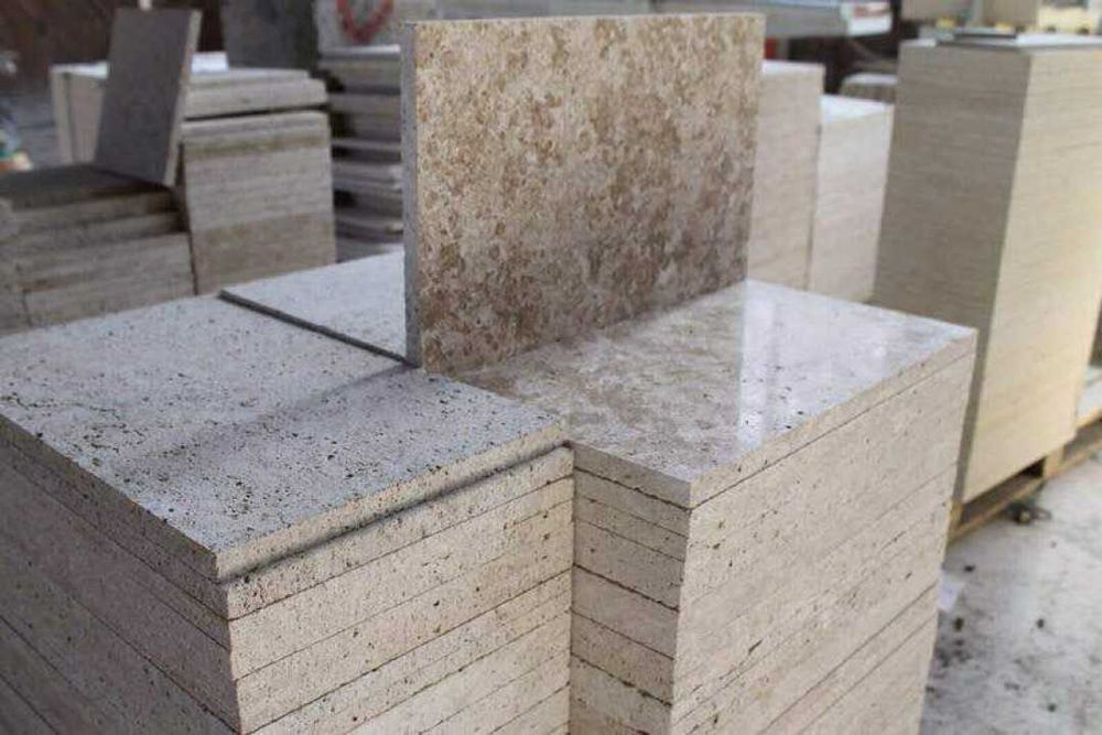 Гранит, травертин.