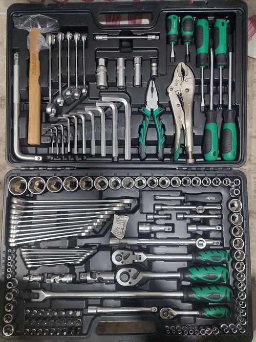 Набор ключей инструментов  для авто и дома Aeroforce, 142+2 предметов