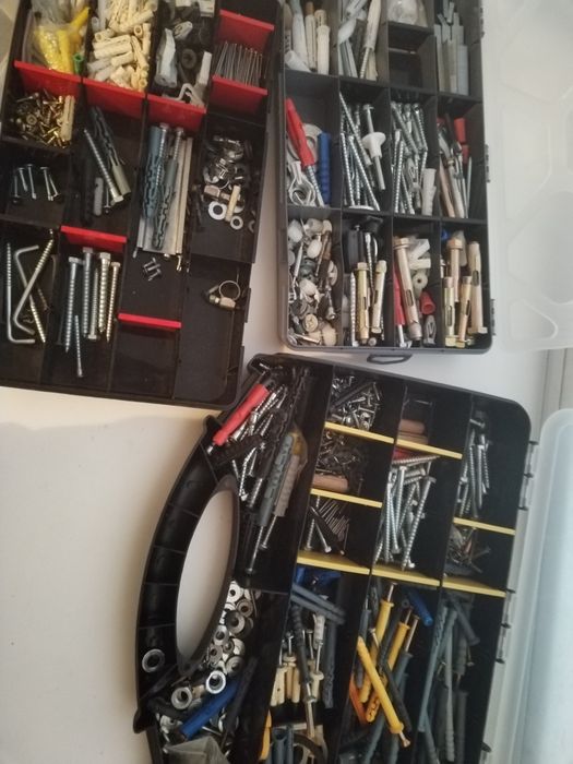 Шурупы, дюпеля,  саморезы.