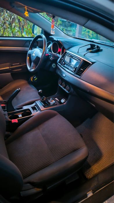 Продам машину Mitsubishi Lanser
