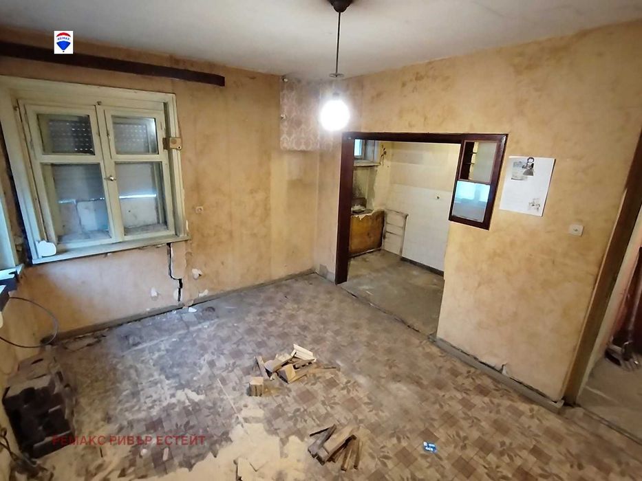 Градска къща за продажба кв. Родина 3