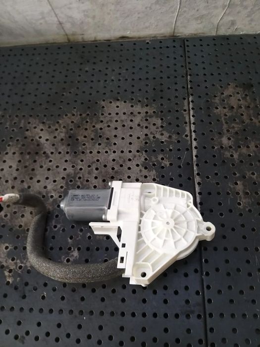 Motoras macara stanga fata skoda superb 2 3t facelift 8k0959801a 965576200
