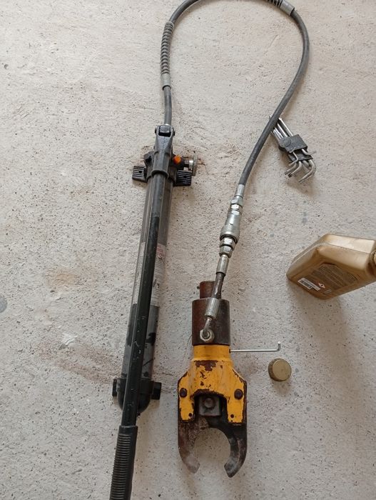 Cleste Hidraulic pt tăiat Țevi,cabluri,fier.