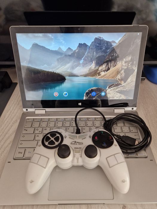 Laptop TREKSTOR C11 touchscreen 2in1 pliabil