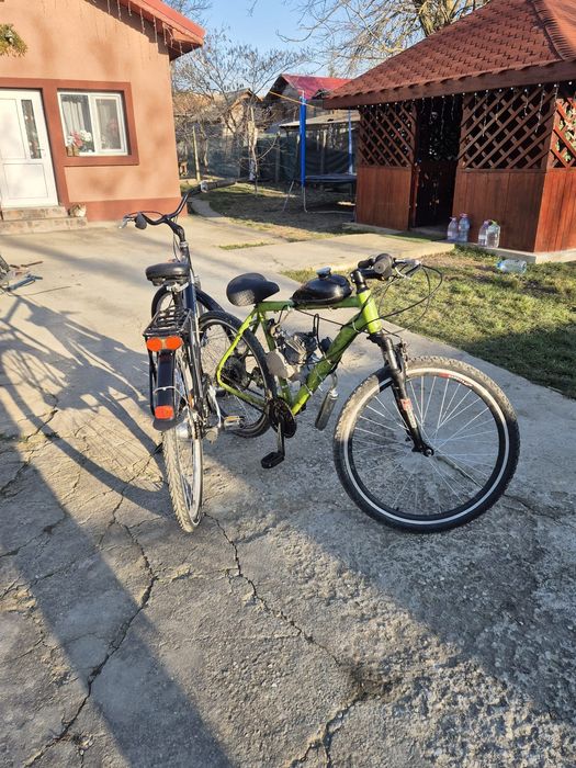 De vanzare bicicleta cu motor si bicicleta