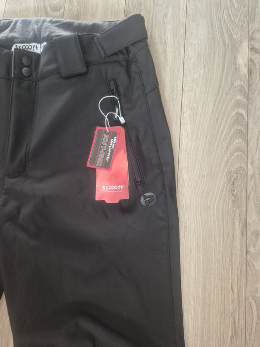 Нов  черен ски панталон 8000  мм. воден стълб. Размер L