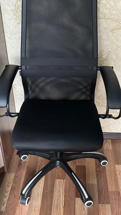 Кресло офисное черное