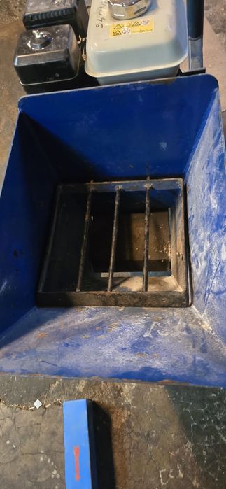 Masina de facut borduri Lil Bubba