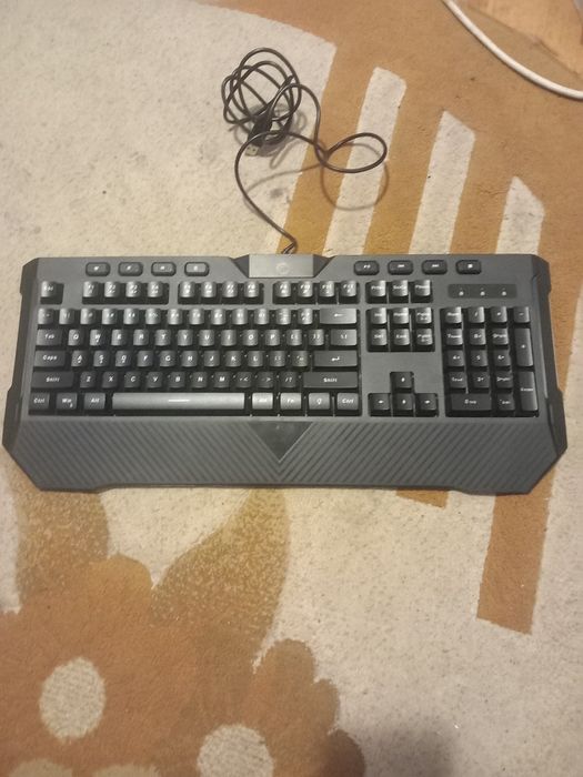 Vând maneta myria și tastatură vortex