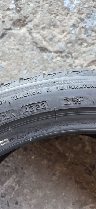2 anvelope vara Bridgestone 285/35/20,dot 2022.Pretul este pe bucata.