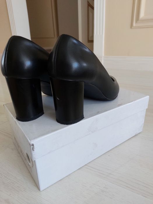 Женские  черные туфли