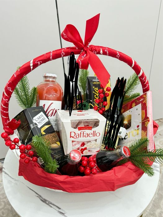 Подарочные  новогодние корзины