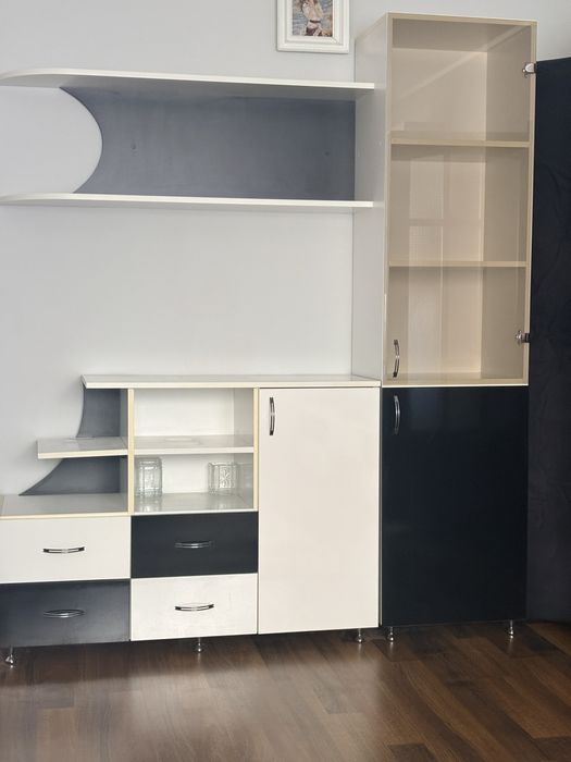 Mobila living alb negru lucios