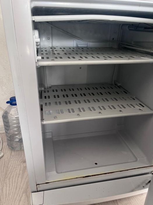 Продам рабочий холодильник