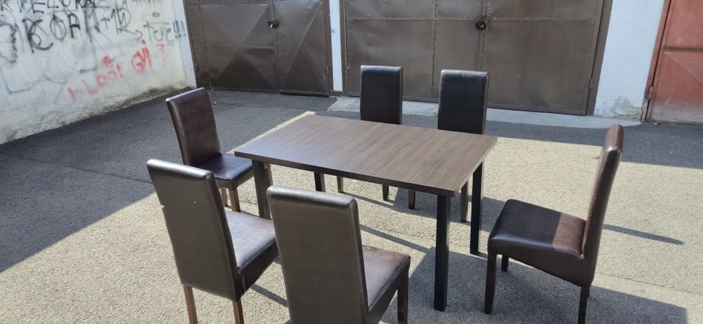 Masa dining cu 6 scaune tapitate