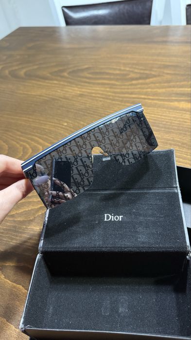 Vand ochelari de soare