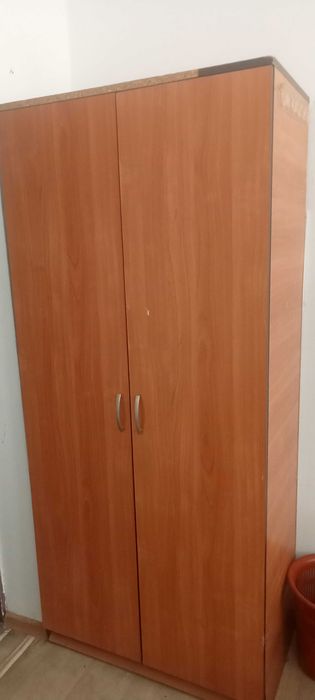 Шкафы, тумбочки срочно продам