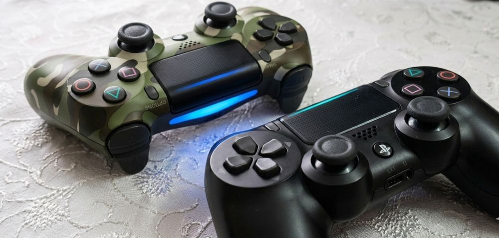 PlayStation 4 Slim 1TB + 2 геймпада + Топовые игры (Mega Pack)
